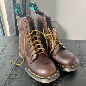 Solovair 8 eye derby boot